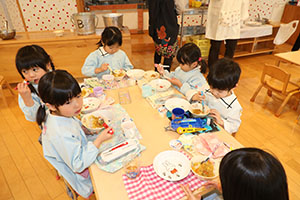 ランチルームでお給食　B・ぱんだ