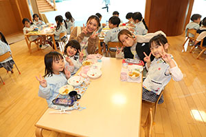 ランチルームでお給食　B・ぱんだ