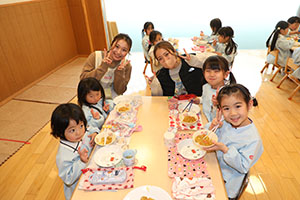 ランチルームでお給食　B・ぱんだ