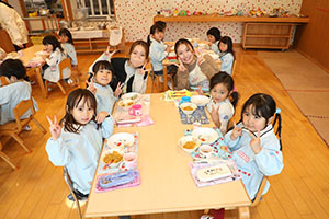 ランチルームでお給食　B・ぱんだ