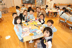 ランチルームでお給食　B・ぱんだ