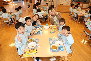 ランチルームでお給食　B・ぱんだ