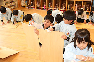 大掃除頑張っています　E