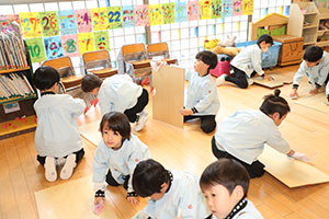 大掃除頑張っています　E