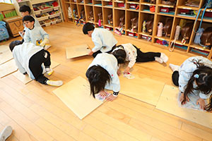 大掃除頑張っています　E