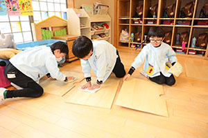大掃除頑張っています　E