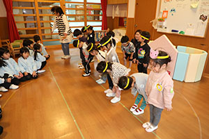 森の中の発表会　あひる・ばら