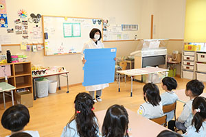 年中組の科学教室「鏡の不思議」　ひまわり・さくら・たんぽぽ