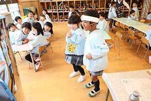 年中組の科学教室「鏡の不思議」　ひまわり・さくら・たんぽぽ