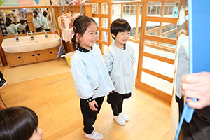 年中組の科学教室「鏡の不思議」　ひまわり・さくら・たんぽぽ