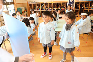年中組の科学教室「鏡の不思議」　ひまわり・さくら・たんぽぽ