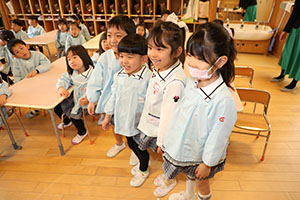 年中組の科学教室「鏡の不思議」　ひまわり・さくら・たんぽぽ