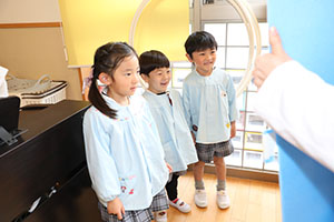年中組の科学教室「鏡の不思議」　ひまわり・さくら・たんぽぽ