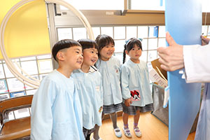 年中組の科学教室「鏡の不思議」　ひまわり・さくら・たんぽぽ