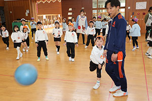 3月生まれのお誕生会 　ードッジボールー　　年長