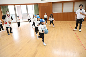3月生まれのお誕生会 　ードッジボールー　　年長