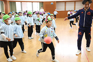 3月生まれのお誕生会 　ードッジボールー　　年長