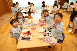 ランチルームでお給食　うさぎ・ひまわり