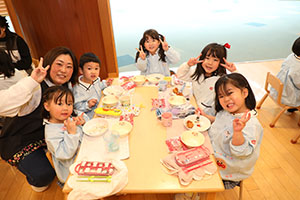 ランチルームでお給食　うさぎ・ひまわり