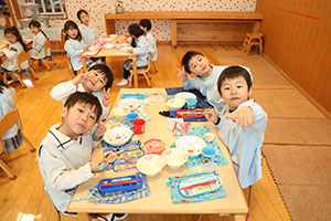 ランチルームでお給食　うさぎ・ひまわり