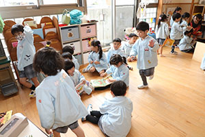 大掃除頑張っています　　こあら・ことり・りす