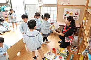 大掃除頑張っています　　こあら・ことり・りす