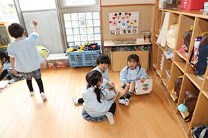 大掃除頑張っています　　こあら・ことり・りす