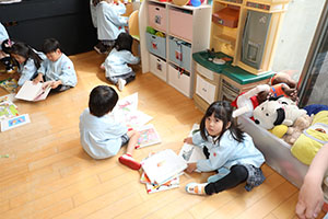 大掃除頑張っています　　こあら・ことり・りす