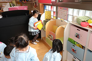 大掃除頑張っています　　こあら・ことり・りす