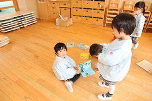 大掃除頑張っています　　こあら・ことり・りす