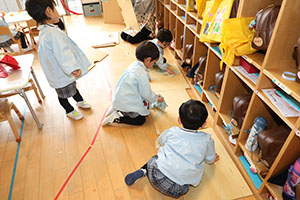 大掃除頑張っています　　こあら・ことり・りす
