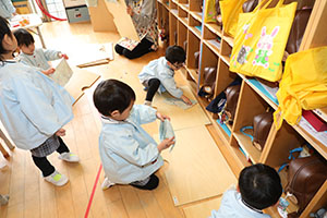 大掃除頑張っています　　こあら・ことり・りす