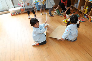 大掃除頑張っています　　こあら・ことり・りす