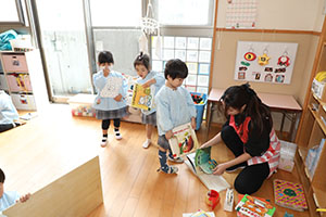 大掃除頑張っています　　こあら・ことり・りす