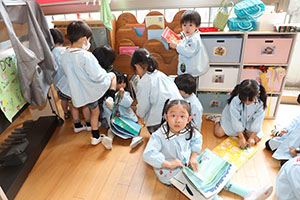 大掃除頑張っています　　こあら・ことり・りす