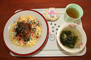 仲良くランチタイム　ひまわり・きりん