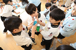 キラキラジュースの制作　ばら・ひまわり