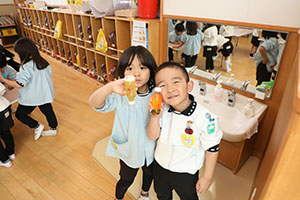 キラキラジュースの制作　ばら・ひまわり