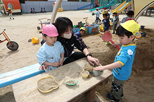 元気いっぱい園庭遊び　ひよこ・　あひる