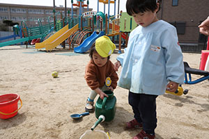 元気いっぱい園庭遊び　ひよこ・　あひる
