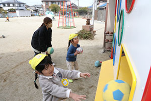 元気いっぱい園庭遊び　ひよこ・　あひる