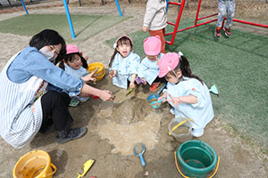元気いっぱい園庭遊び　ひよこ・　あひる
