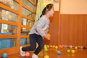 ボール遊び　あひる
