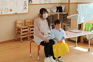 思い出帳渡しが行われました　年少組