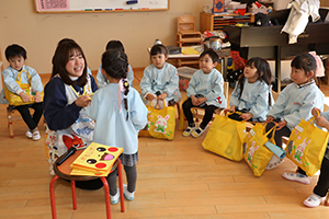 思い出帳渡しが行われました　年少組