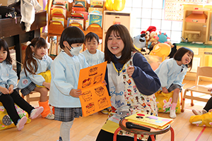 思い出帳渡しが行われました　年少組
