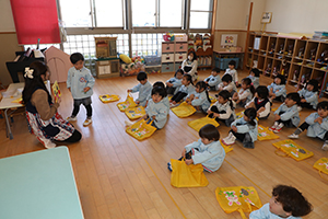思い出帳渡しが行われました　年少組