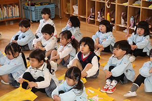 思い出帳渡しが行われました　年少組