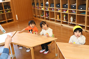入園1日目の様子とお給食の様子です　ひよこ・あひる・ぺんぎん