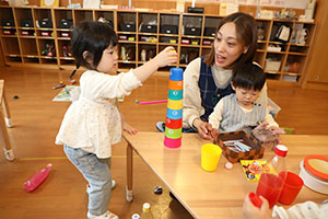 入園2日目の様子とお給食の様子です　ひよこ・あひる・ぺんぎん